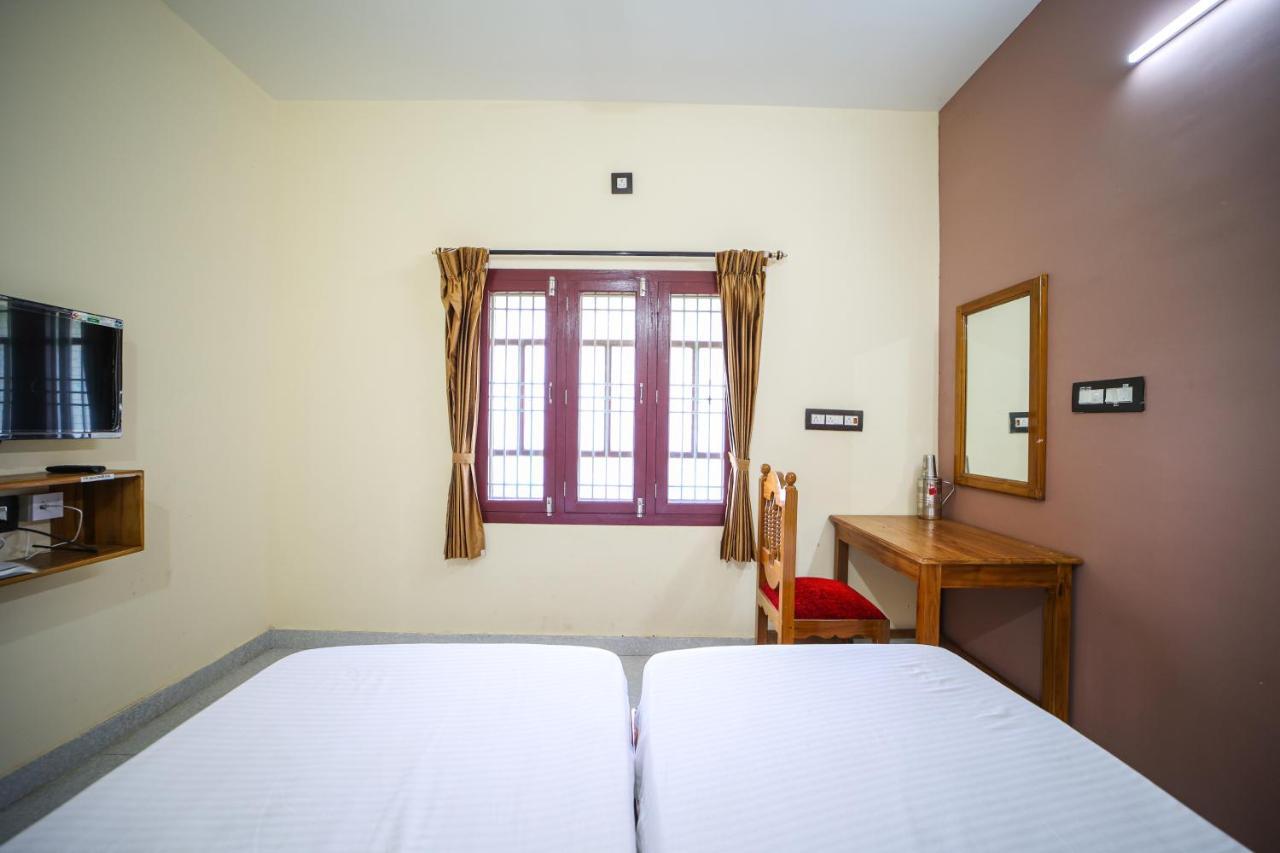 The Pothigai Palace Hotel Kuttalam  Exterior photo