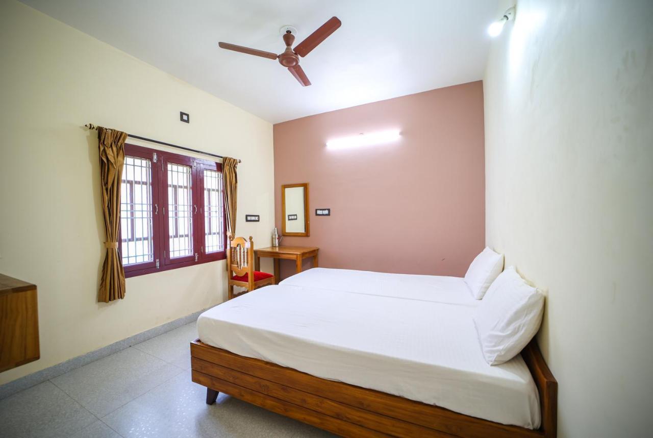 The Pothigai Palace Hotel Kuttalam  Exterior photo