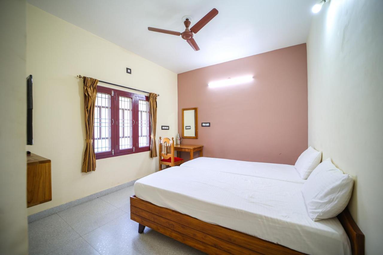 The Pothigai Palace Hotel Kuttalam  Exterior photo