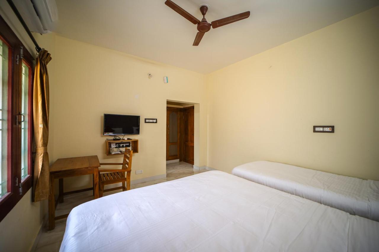 The Pothigai Palace Hotel Kuttalam  Exterior photo