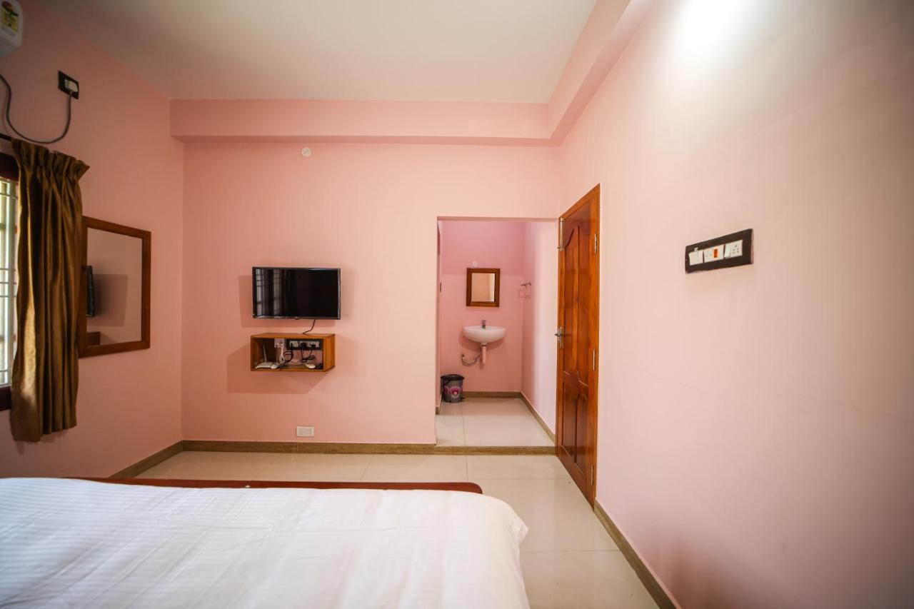 The Pothigai Palace Hotel Kuttalam  Exterior photo